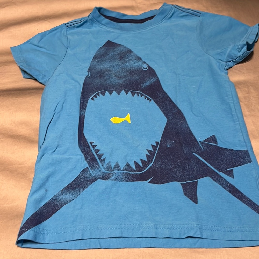 Yea collection shark tee